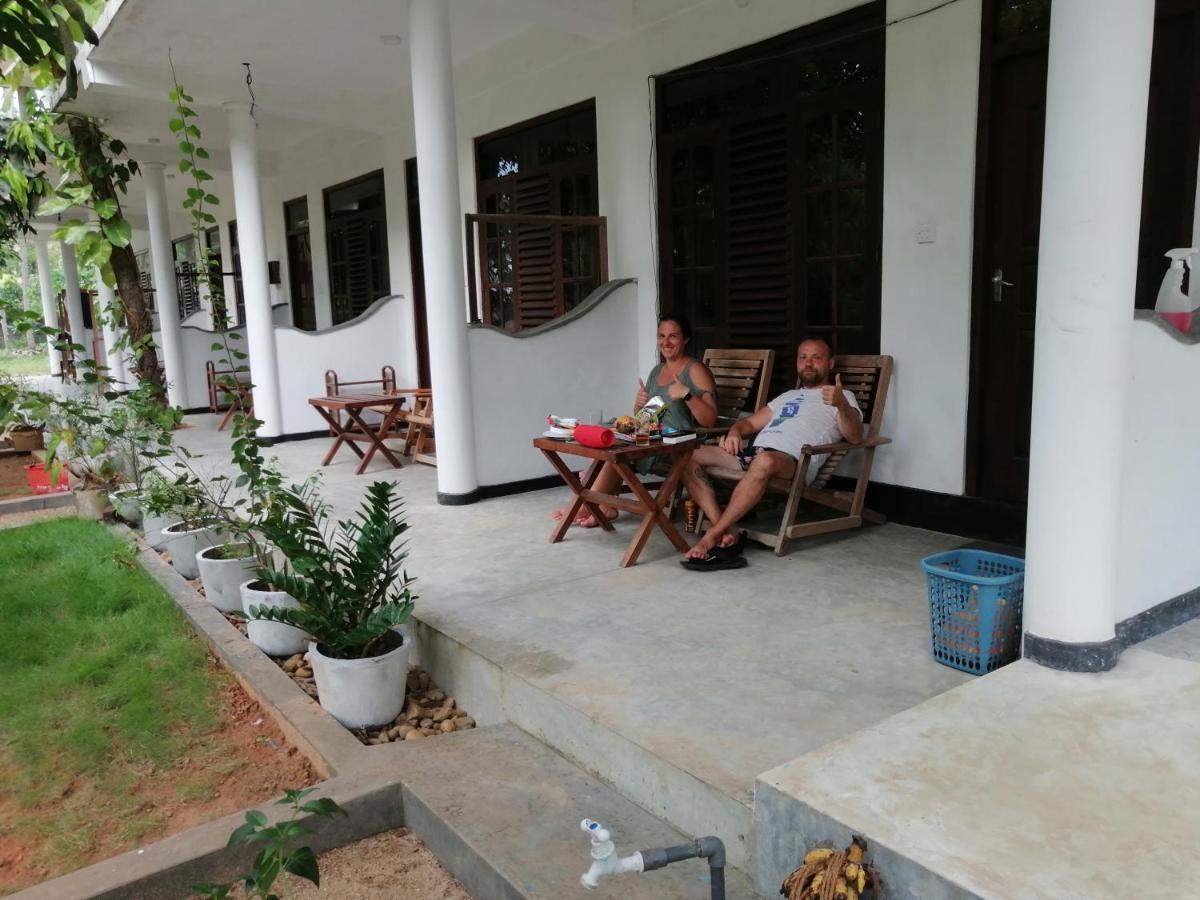 Rainbowswell Beach Resort Unawatuna Exterior photo