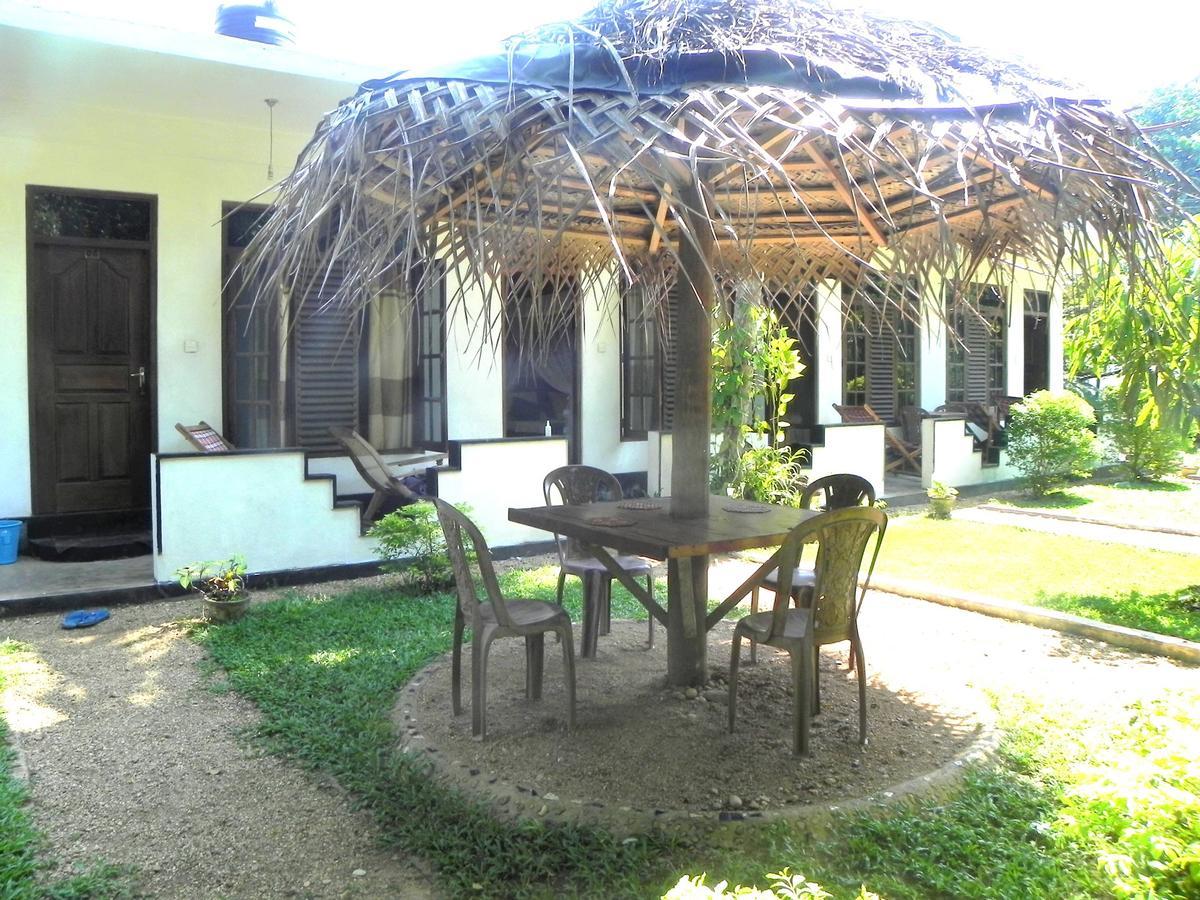 Rainbowswell Beach Resort Unawatuna Exterior photo