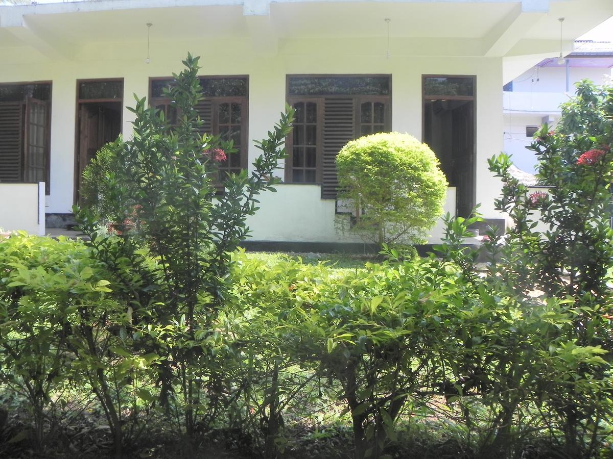Rainbowswell Beach Resort Unawatuna Exterior photo